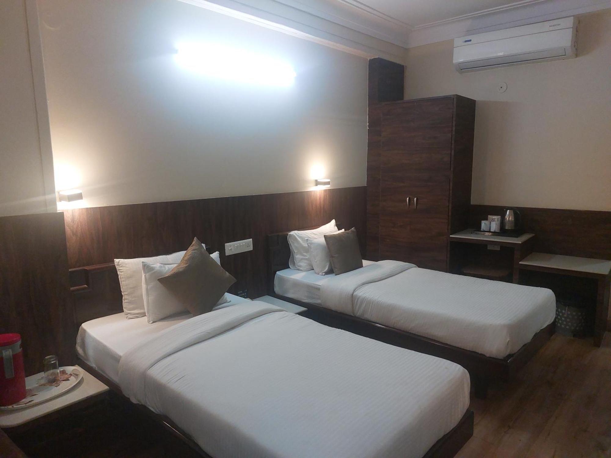 Hotel Shikhar Palace Jabalpur Esterno foto
