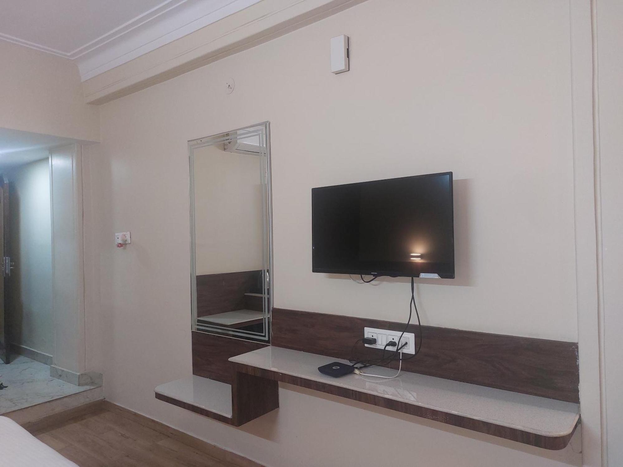 Hotel Shikhar Palace Jabalpur Esterno foto