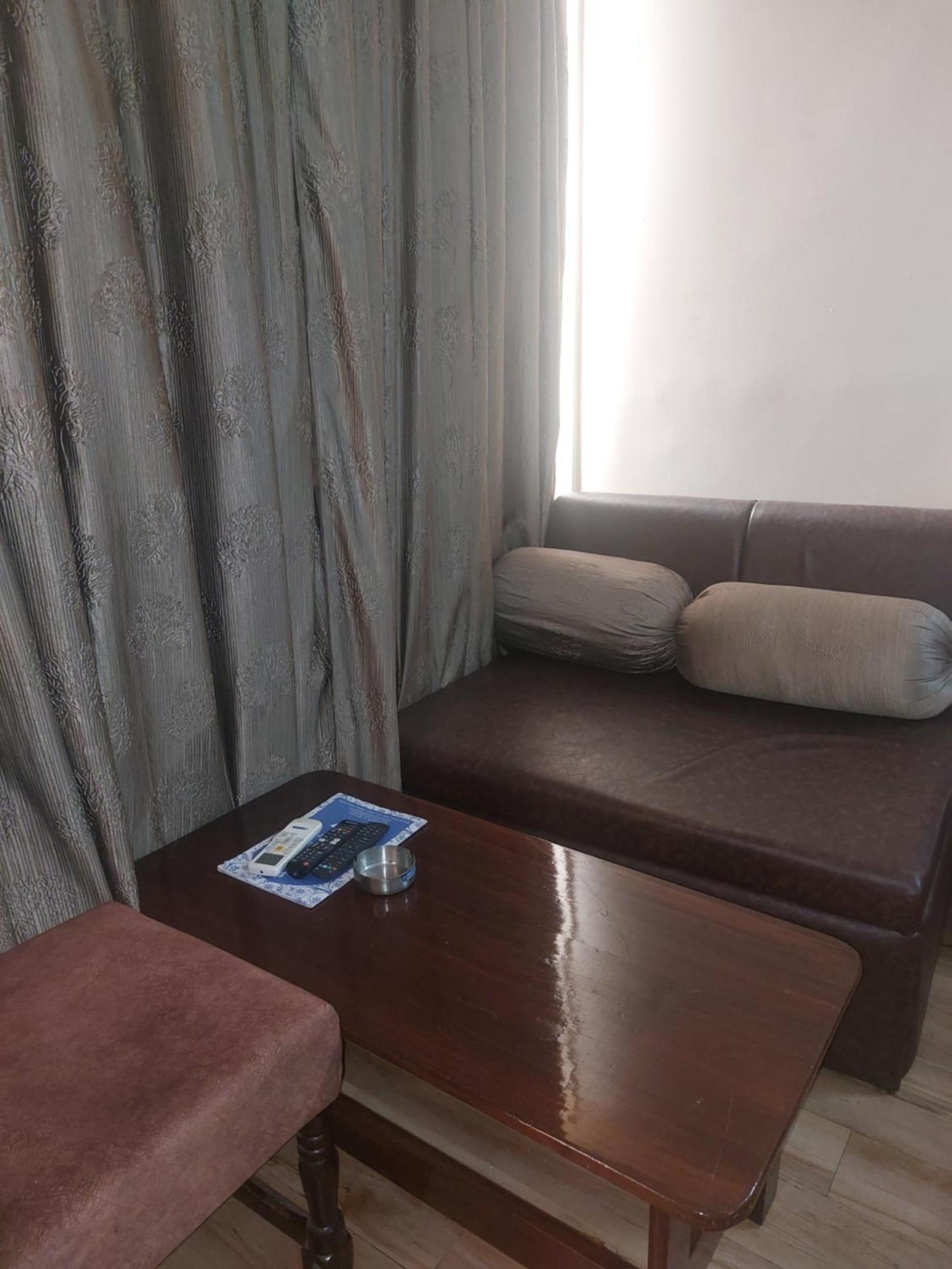 Hotel Shikhar Palace Jabalpur Esterno foto
